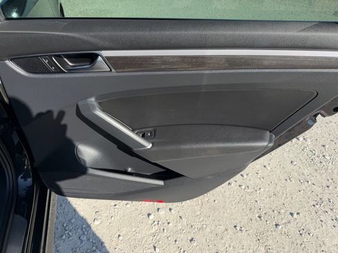 Used 2017 Volkswagen Passat 1.8T SE image 17