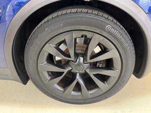 Used 2022 Tesla Model X image 30