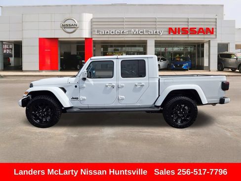 Used 2023 Jeep Gladiator Overland AWD/4WD image 8