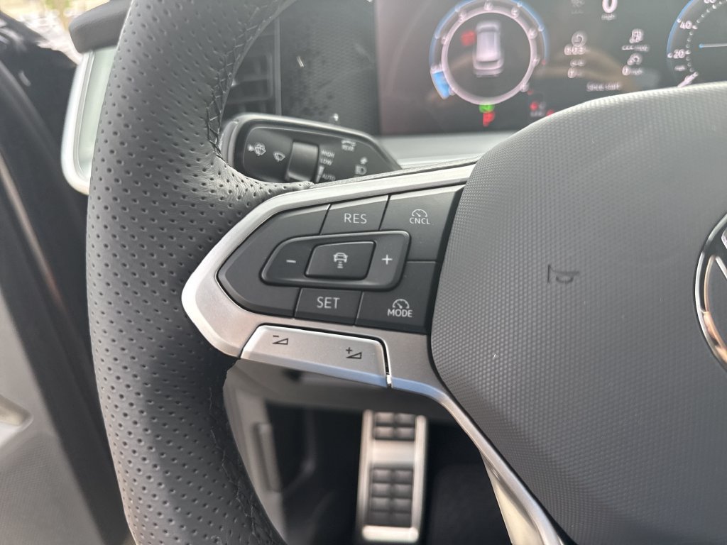 New 2026 Volkswagen Tiguan SE R-Line FWD image 15