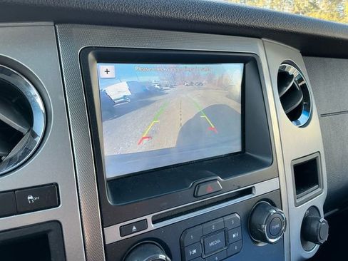 Used 2017 Ford Expedition XLT image 11