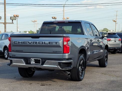 Used 2020 Chevrolet Silverado 1500 Custom w/ Custom Value Package AWD/4WD image 4