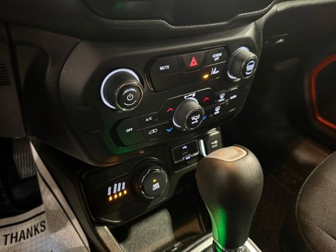 Used 2021 Jeep Renegade Sport image 32