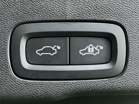 Used 2024 Volvo XC60 B5 Plus w/ Protection Package Premier AWD/4WD image 30