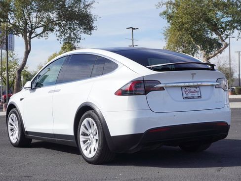 Used 2020 Tesla Model X Long Range image 3