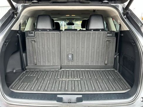 Used 2022 Toyota Highlander XLE image 10