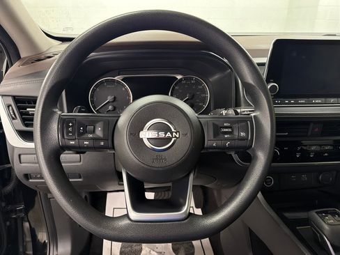 Used 2023 Nissan Rogue S image 18