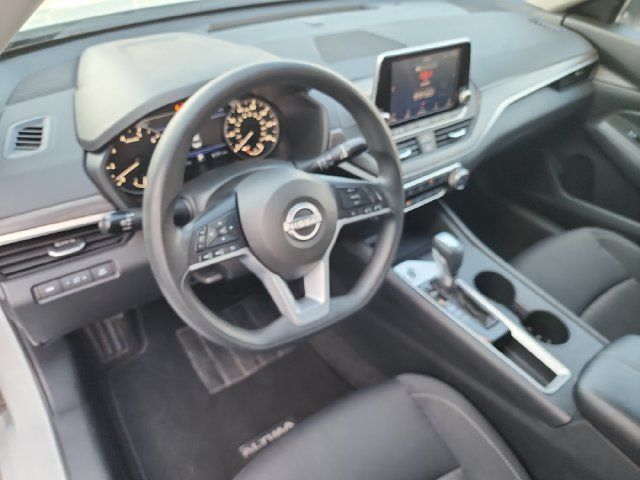 Used 2025 Nissan Altima 2.5 SV FWD image 10