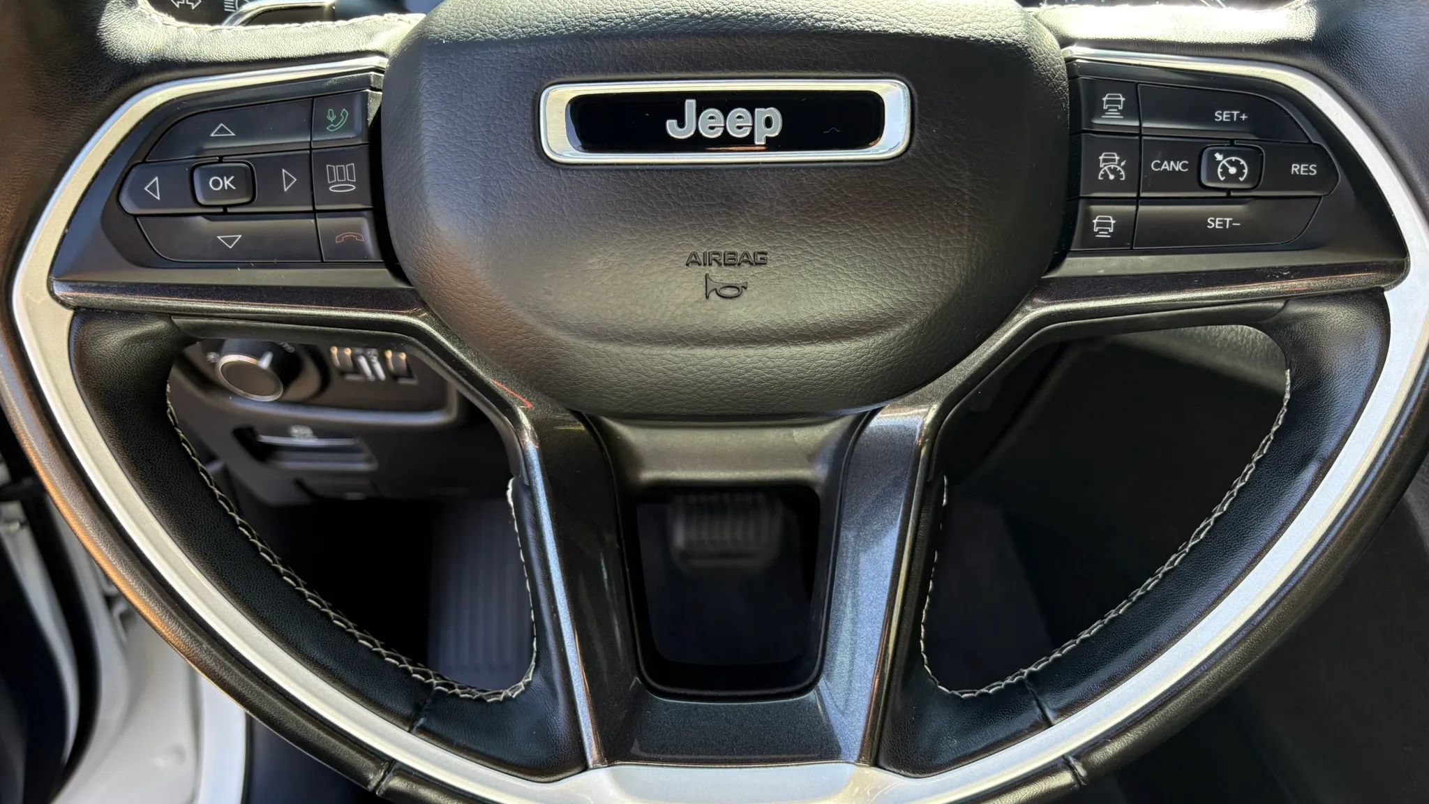 Used 2021 Jeep Grand Cherokee L Laredo AWD/4WD image 18