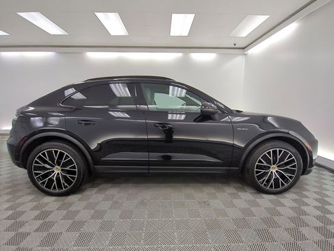 Certified 2025 Porsche Macan 4 Electric AWD/4WD image 8