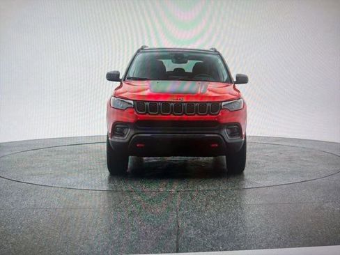 Used 2025 Jeep Compass Trailhawk AWD/4WD image 2
