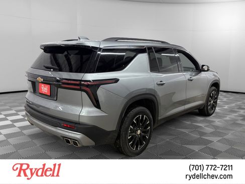 Used 2025 Chevrolet Traverse LT w/ Sun and Wheel Package image 5