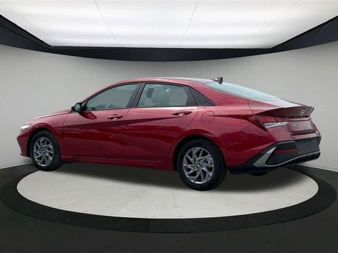 New 2024 Hyundai Elantra SEL image 4