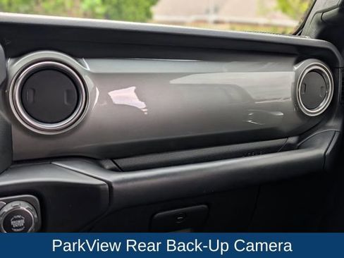 Used 2019 Jeep Wrangler Unlimited Sahara AWD/4WD image 15