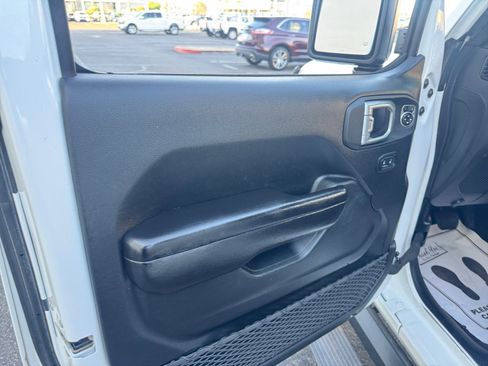 Used 2021 Jeep Gladiator Sport image 13