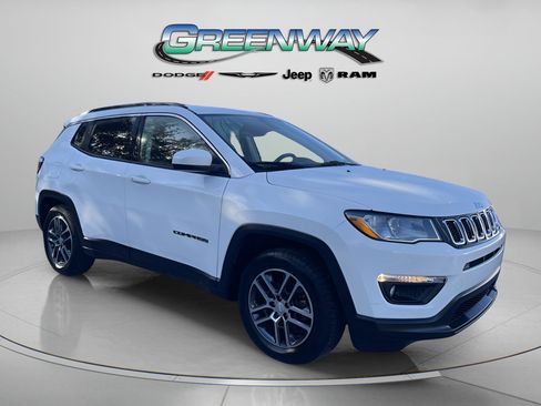 Used 2017 Jeep Compass Latitude w/ Popular Equipment Group FWD image 1