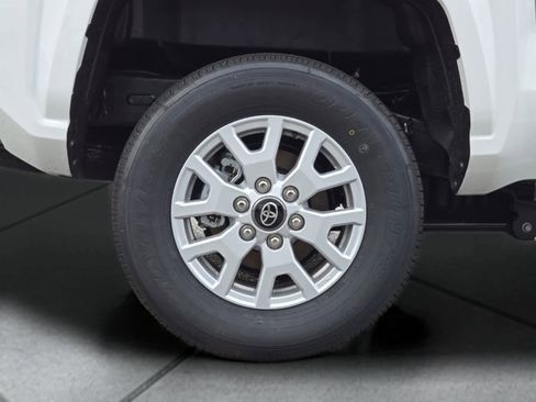 Used 2024 Toyota Tacoma SR5 AWD/4WD image 28