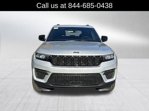 New 2025 Jeep Grand Cherokee Laredo image 2