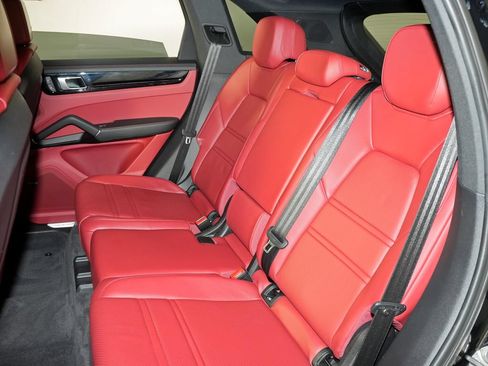 Certified 2023 Porsche Cayenne AWD/4WD image 36