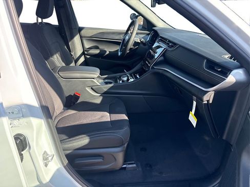 New 2026 Jeep Grand Cherokee L Laredo image 20