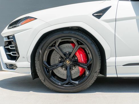 Used 2020 Lamborghini Urus AWD/4WD image 17