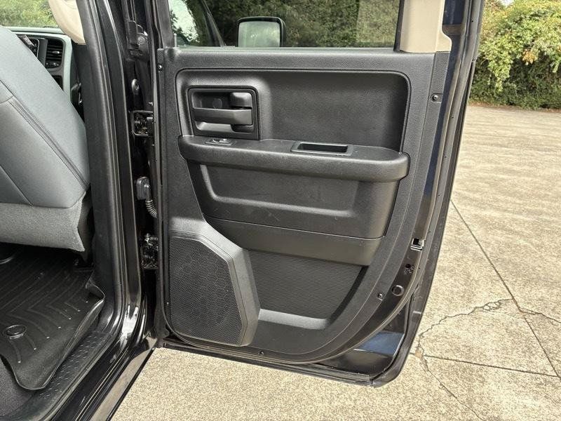Used 2017 RAM 1500 Express RWD image 19