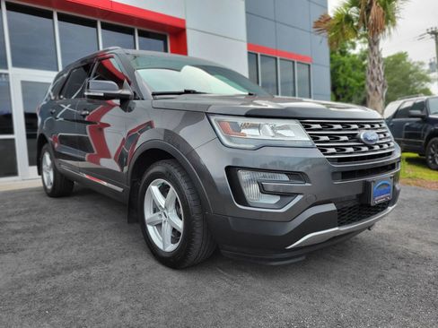 Used 2016 Ford Explorer XLT AWD/4WD image 3