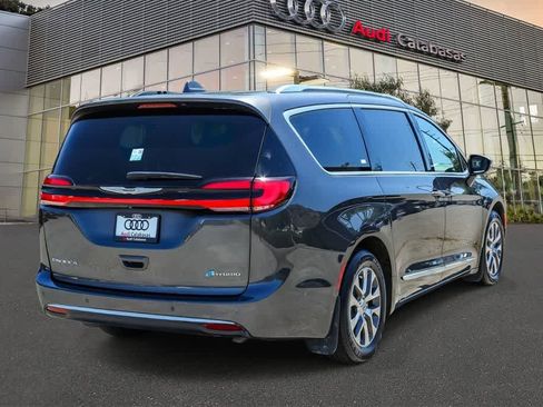 Used 2022 Chrysler Pacifica Pinnacle FWD image 4
