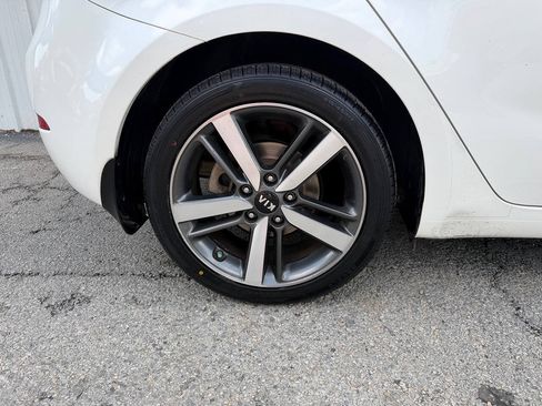 Used 2017 Kia Forte EX w/ EX Premium Tech Package FWD image 12