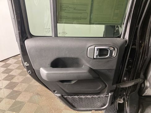 Used 2021 Jeep Wrangler Unlimited Sahara image 20