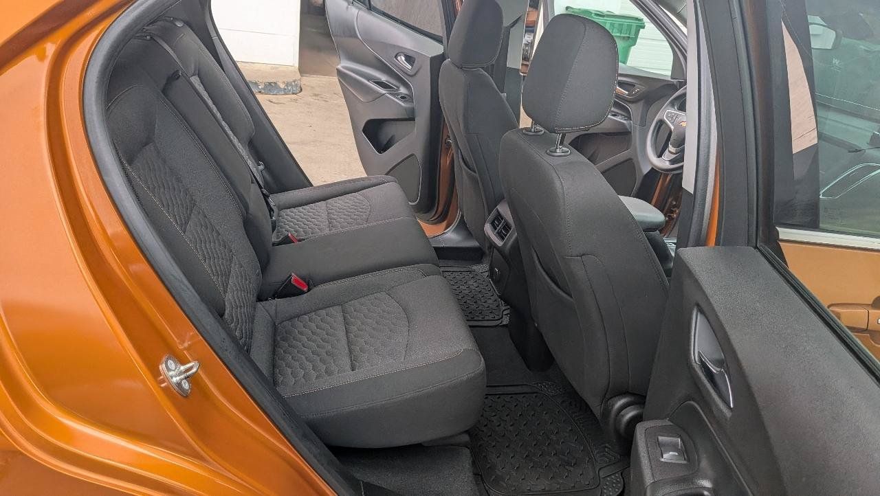 Used 2018 Chevrolet Equinox LT FWD image 13