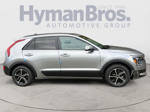 New 2025 Kia Niro EX w/ EX Cold Weather Package image 2
