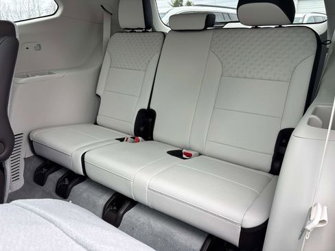 New 2026 GMC Acadia Denali w/ Super Cruise Package image 7