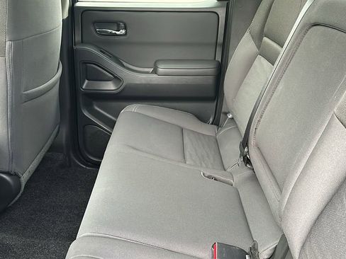 Used 2024 Nissan Frontier SV image 29