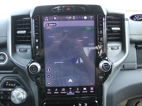 Used 2025 RAM 1500 Laramie AWD/4WD image 18
