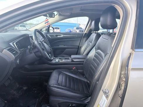 Used 2018 Ford Fusion SE w/ Fusion SE Technology Package FWD image 9