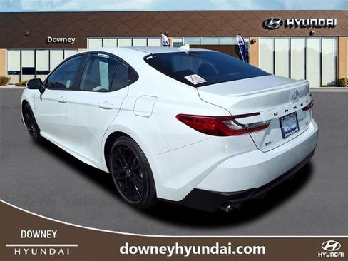 Used 2025 Toyota Camry SE image 4