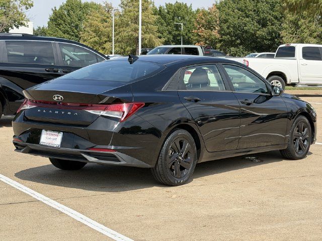 Used 2021 Hyundai Elantra SEL FWD image 4