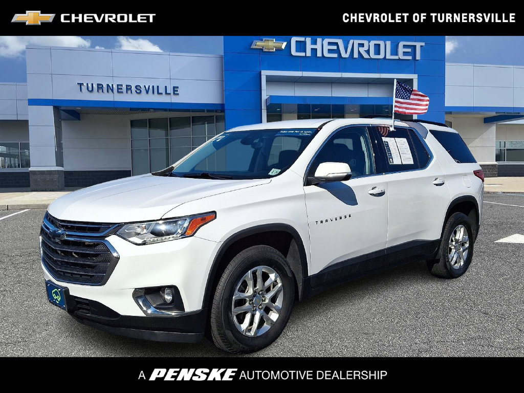 Certified 2021 Chevrolet Traverse LT FWD image 1