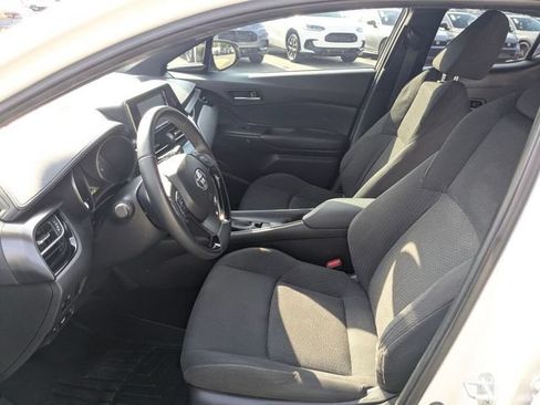 Used 2018 Toyota C-HR XLE FWD image 22