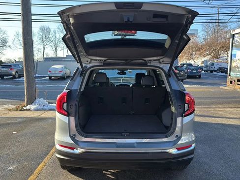 Used 2024 GMC Terrain SLT image 27