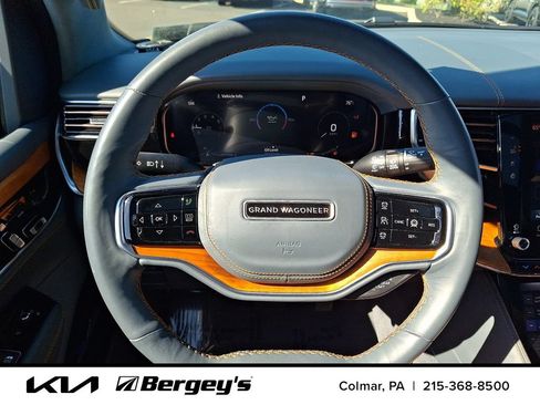Used 2023 Jeep Grand Wagoneer Series III w/ Rear Seat Video Group 1 AWD/4WD image 25
