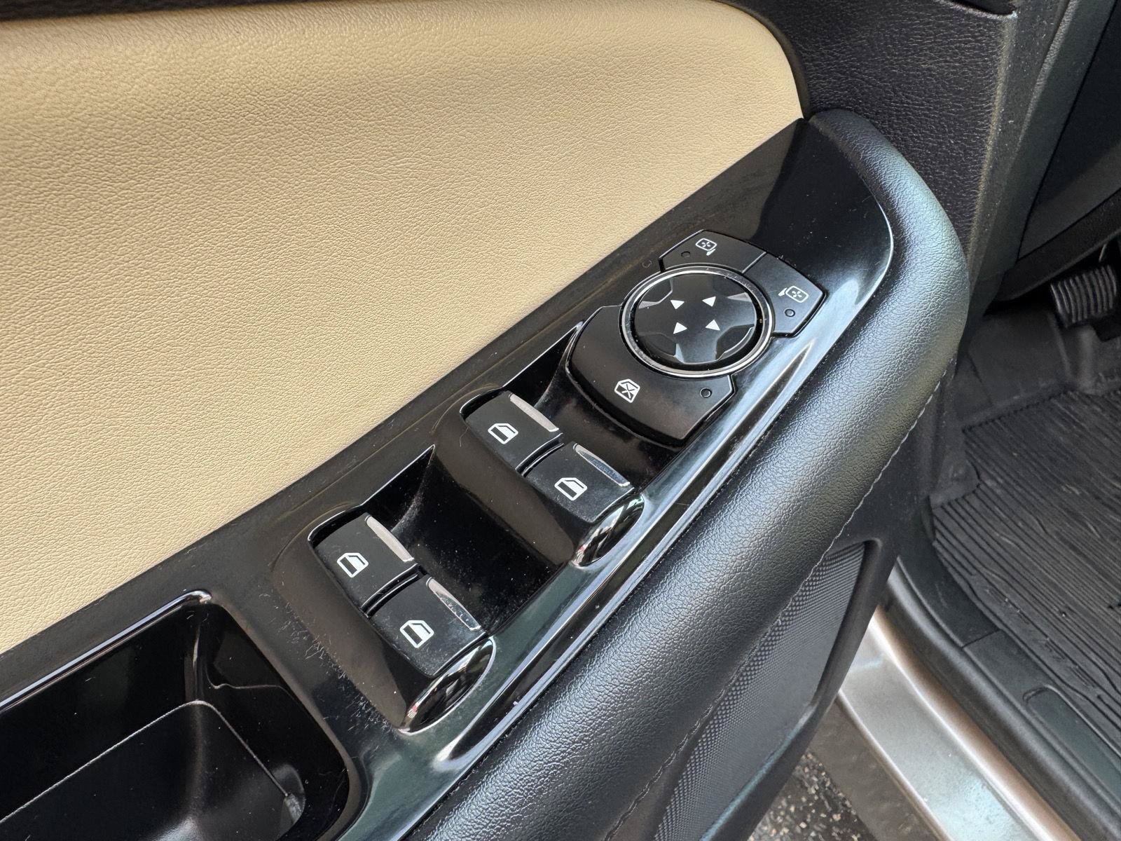 Used 2019 Ford Edge SEL w/ Equipment Group 201A FWD image 13