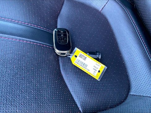 Used 2025 Honda Pilot Black Edition image 15