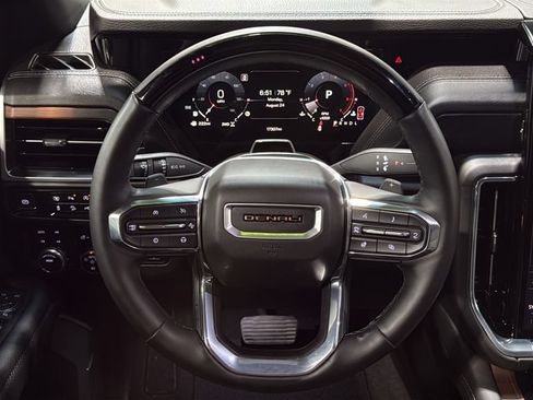 Used 2025 GMC Yukon Denali w/ Denali Reserve Package AWD/4WD image 27