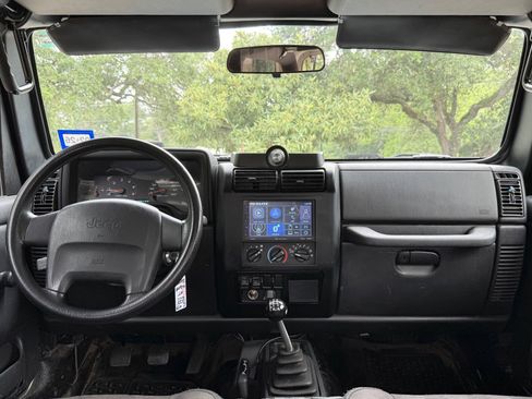 Used 2004 Jeep Wrangler X AWD/4WD image 27