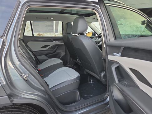 New 2026 Volkswagen Tiguan SE image 31