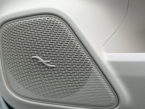 Certified 2025 Mercedes-Benz GLB 250 image 21