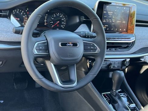 New 2026 Jeep Compass Latitude image 17