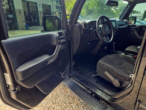 Used 2015 Jeep Wrangler Unlimited Sport w/ Quick Order Package 24S AWD/4WD image 13